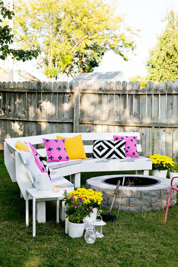 http://www.abeautifulmess.com/2014/10/build-your-own-curved-fire-pit-bench.html