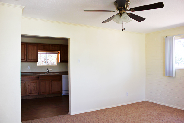 Laura's Living Room (Before) Tour (laurelandfern.com)