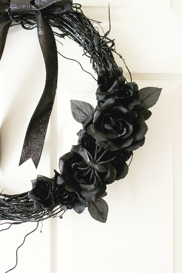 How to Make a Black Roses Halloween Wreath (via laurelandfern.com)