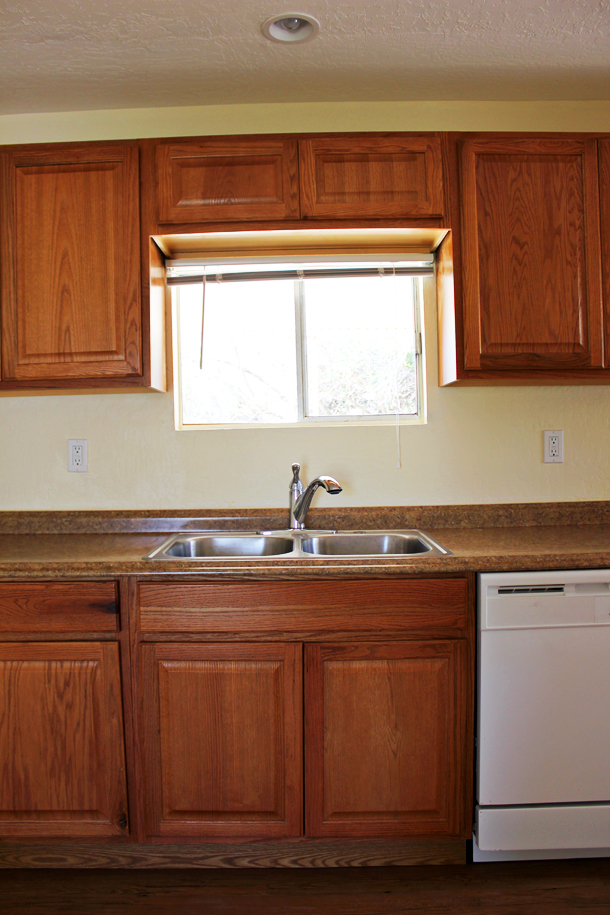 Laura's Kitchen (Before) www.laurelandfern.com