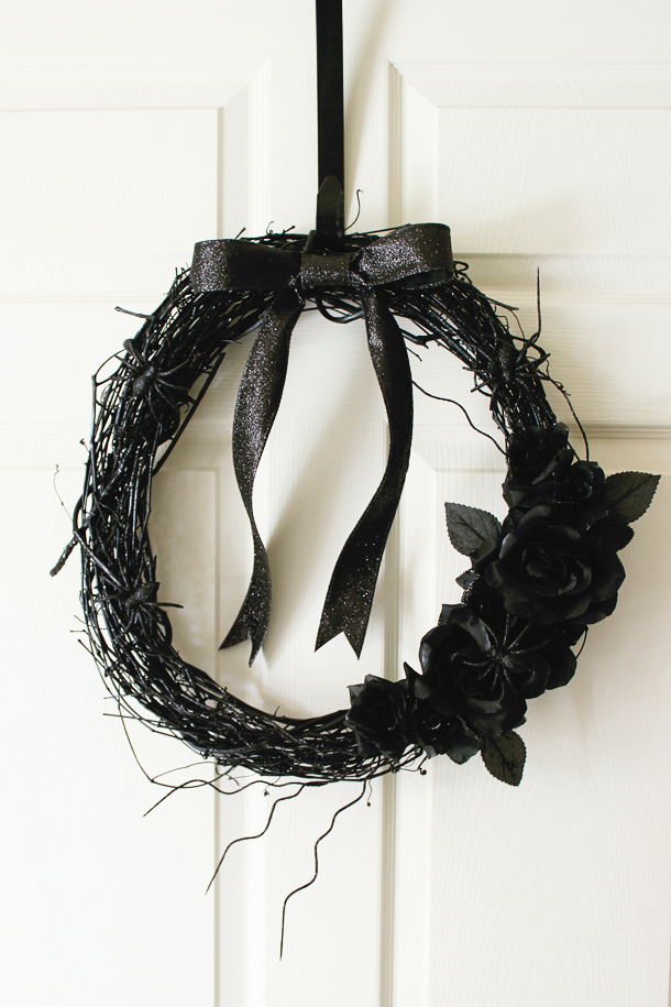 How to Make a Black Roses Halloween Wreath (via laurelandfern.com)